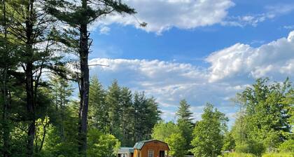 HideAway Tiny Cabin. In the Mountains AC Bathroom. Shower.
Dog Friendly.