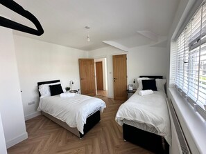 4 Schlafzimmer, Bügeleisen/Bügelbrett, WLAN, Bettwäsche