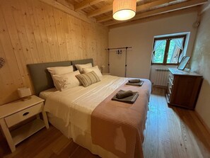 3 bedrooms, iron/ironing board, travel cot, WiFi