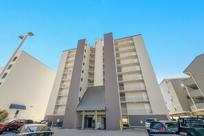 Exterior - Beachfront Bliss! Spacious 1,800 Sq ft 3BR Sleeps 12 - Oceans 9D - Gulfshores  (Gulf Shores)