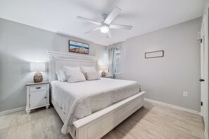 3 室のベッドルーム、アイロン / アイロン台、旅行用ベビーベッド、WiFi (無料)