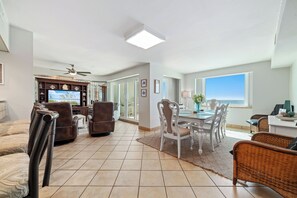 Dining - Beachfront Bliss! Spacious 1,800 Sq ft 3BR Sleeps 12 - Oceans 9D - Gulfshores  (Gulf Shores)