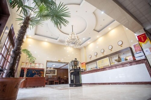 Youyichun Business Hotel