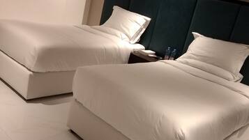 Deluxe Double or Twin Room | Bathroom | Towels, soap, shampoo, toilet paper