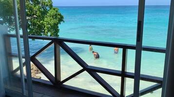 Standard-Doppelzimmer, Balkon, Meerblick | Terrasse/Patio