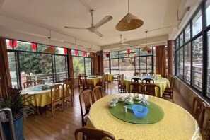 Unclassified image, 3 of 8, button - FenYangJu Hotel (Longmen)