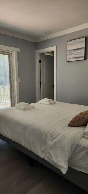 4 bedrooms, desk, iron/ironing board, free WiFi