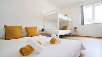 3 chambres, coffres-forts dans les chambres, fer et planche Ă  repasser
