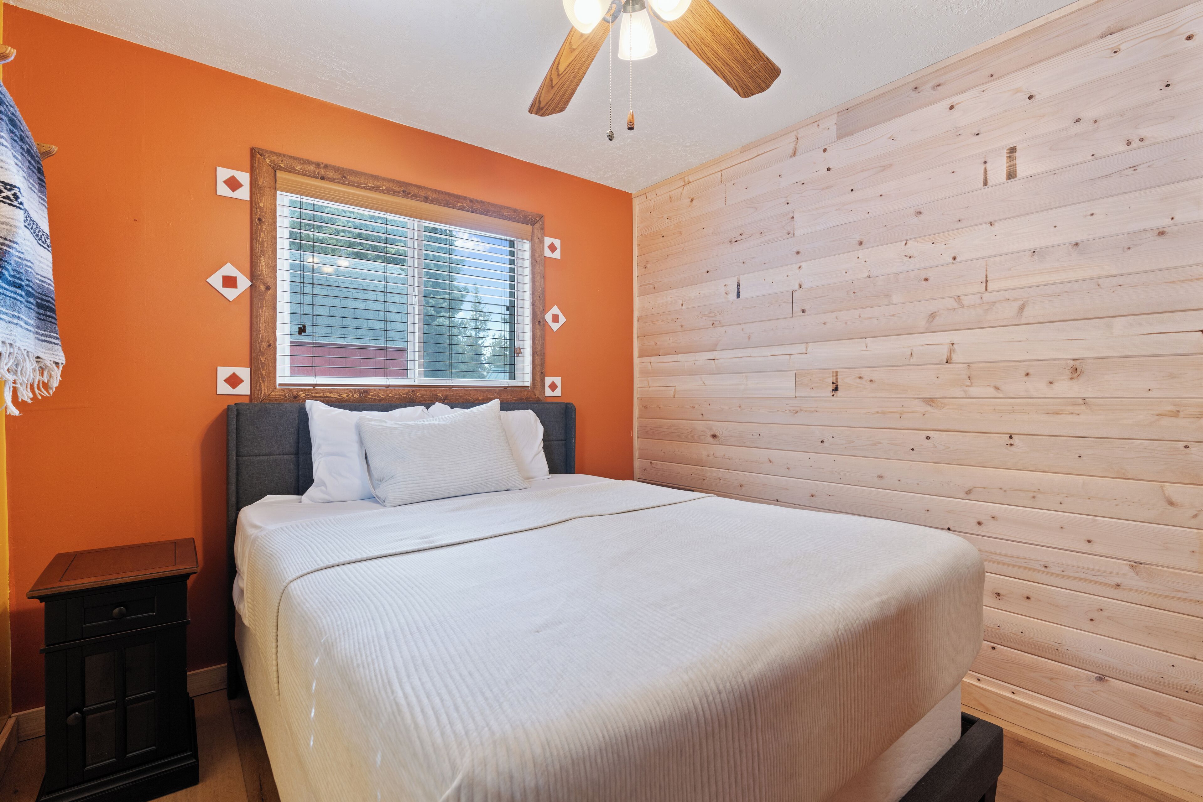 2 bedrooms, desk, travel cot, free WiFi