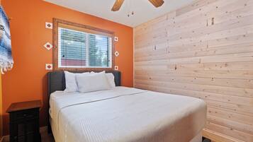 2 bedrooms, desk, travel cot, free WiFi
