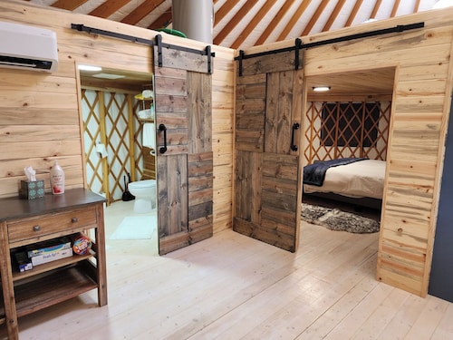 Cozy and POSH-est Yurt in gorgeous Boise National Forest