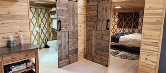 Cozy and POSH-est Yurt in gorgeous Boise National Forest