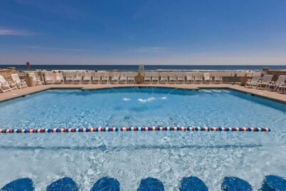 NEW! Oceanfront Triton's Treasure 3 Bd / Pool/ Gym