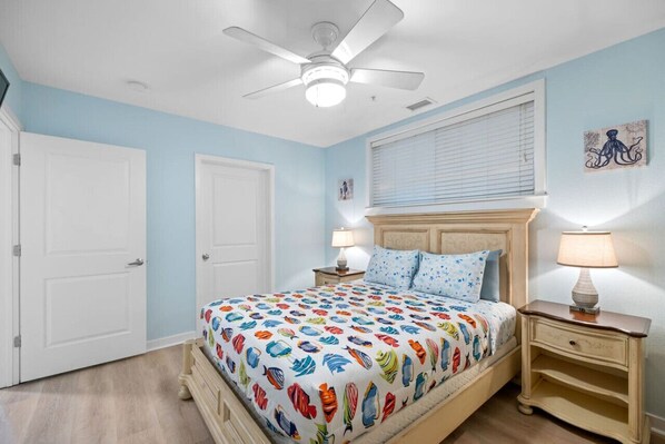 3 habitaciones, tabla de planchar con plancha y cuna de viaje 