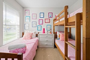 4 Schlafzimmer, Schreibtisch, Bügeleisen/Bügelbrett, kostenloses WLAN