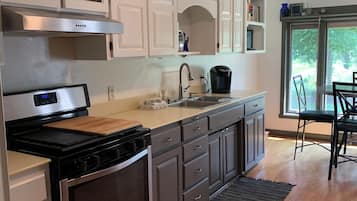 Micro-ondes, four, plaque de cuisson