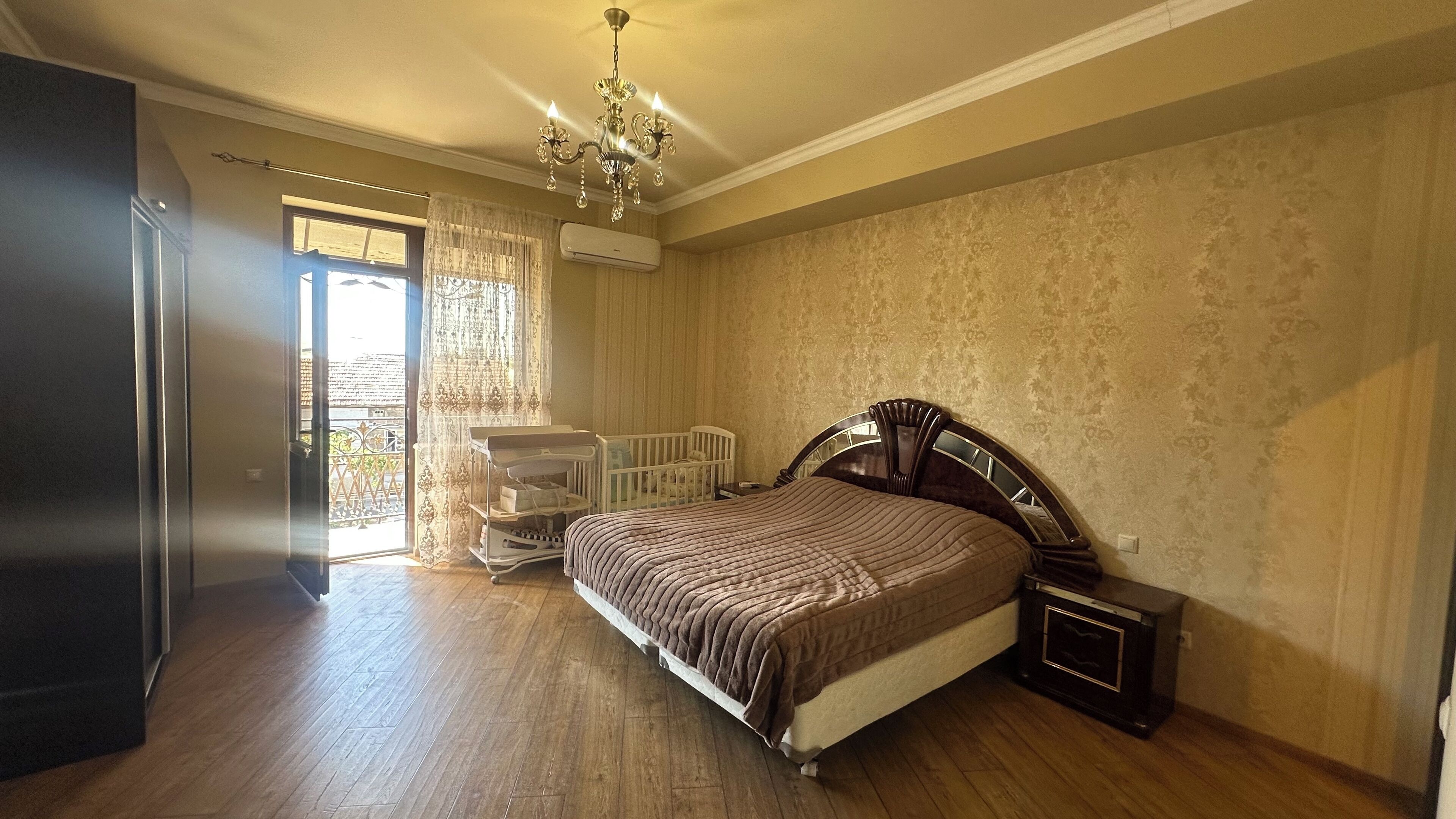 4 slaapkamers, een strijkplank/strijkijzer, wifi, beddengoed