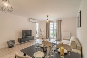 Smart TV - Grzegórzki Apt - Balcony, A/C, Shops&Tram nearby - by Rentujemy (Kraków)