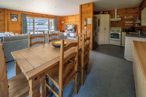 Dining - Chemin Wonder - Akaroa Holiday Home (Akaroa)