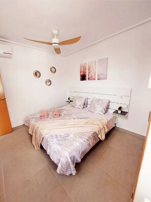 2 室のベッドルーム、セーフティボックス (室内)、アイロン / アイロン台、WiFi