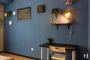 Comfort kamer, 1 tweepersoonsbed, uitzicht op de stad | Individueel gedecoreerd, individueel gemeubileerd, gratis wifi
