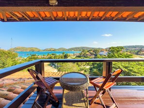 Suite, vista al mar (Quintuple) | Minibar, caja de seguridad en la habitación, wifi gratis y ropa de cama 
