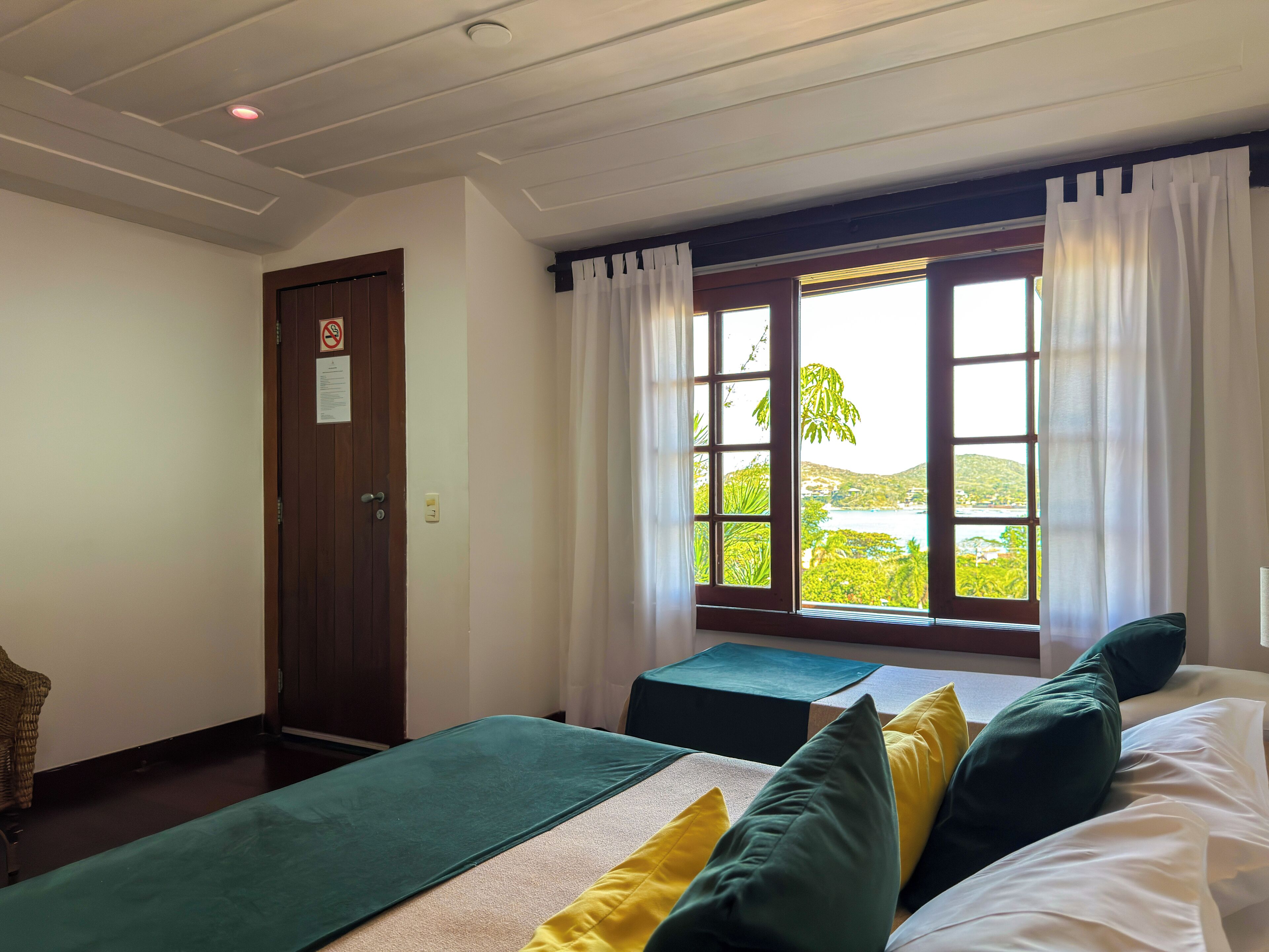 Minibar, coffres-forts dans les chambres, Wi-Fi gratuit, draps fournis