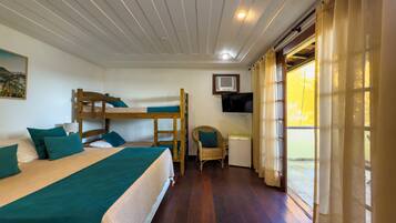 Quarto quádruplo, vista para o mar | 1 quarto, frigobar, cofres nos quartos, Wi-Fi de cortesia