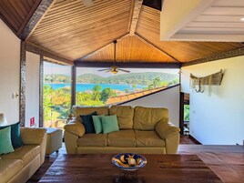 TV LED 32 pollici con canali satellitari