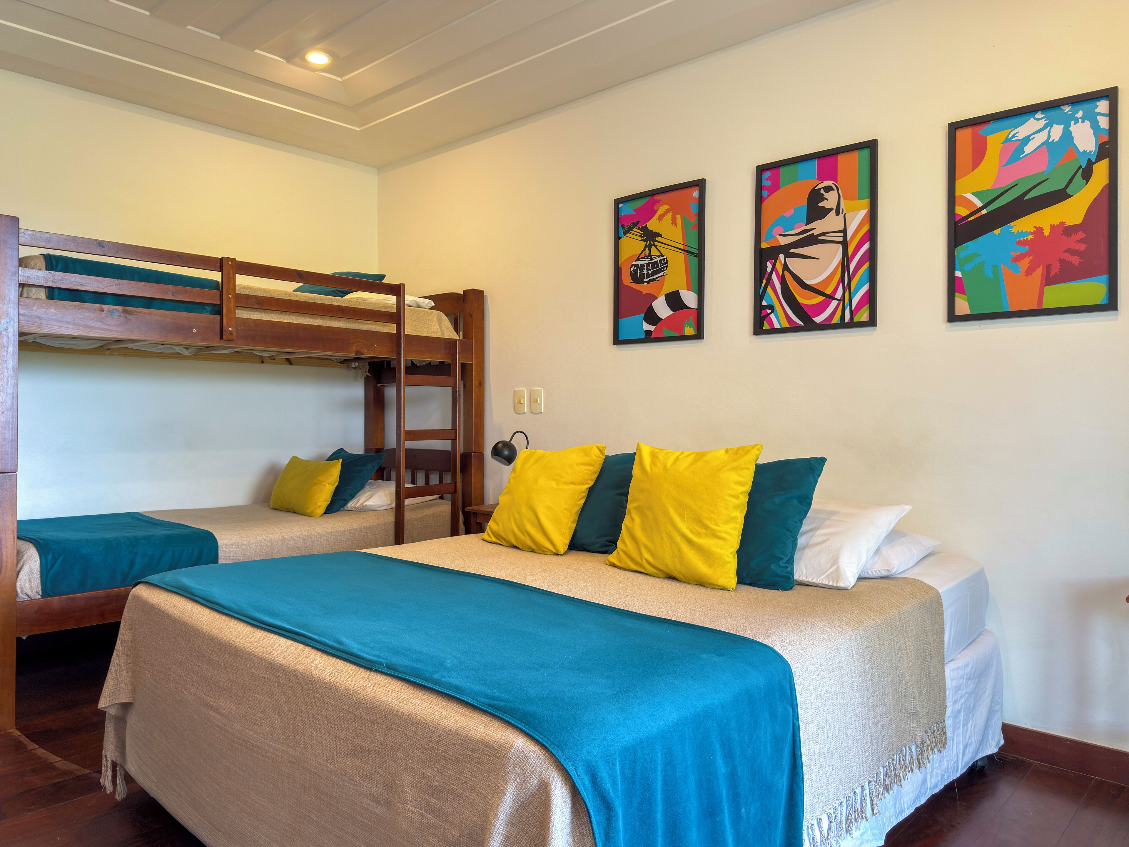 Minibar, coffres-forts dans les chambres, Wi-Fi gratuit, draps fournis