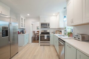 Fridge, microwave, oven, stovetop - 15min to Dwntwn Greenville/35min to Clemson-"The Artist Haven" (Piedmont)