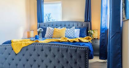 King bed/2 TVs/Private backyard/Fire table/Dogs welcome/Boat parking