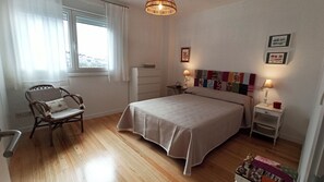 2 soverom, strykejern/-brett, reiseseng for barn og wi-fi