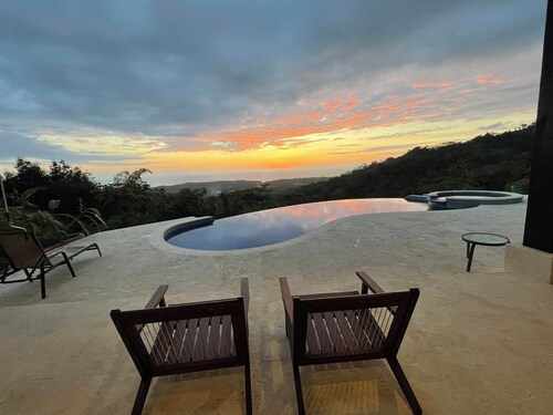 6Bdrm/7Bath Rainforest Oceanview Lux Estate Walking Distance to Downtown Uvita!