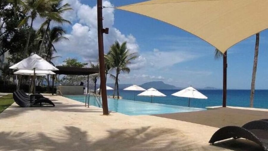 Beachfront Condo Airport transport incl