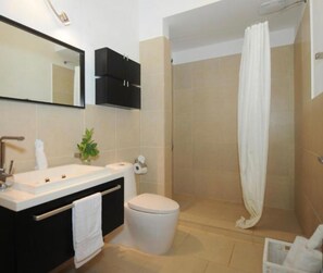 Bathroom - Beachfront Condo Airport transport incl (Sosúa)
