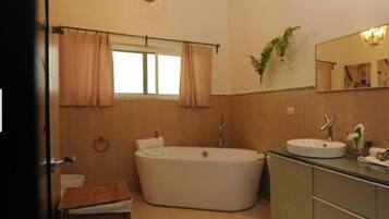 Căn hộ Cao cấp, bếp, sát bãi biển | Phòng tắm
