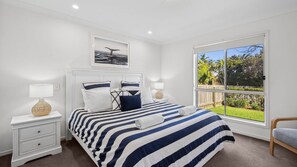 3 bedrooms, desk, iron/ironing board, free WiFi - 36 Petrie Avenue - Footsteps from Marcoola Beach (Marcoola)