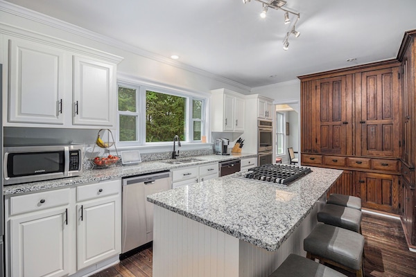 Microondas, horno, placa de cocina, lavavajillas