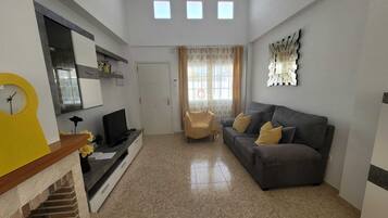 Una Smart TV, una chimenea