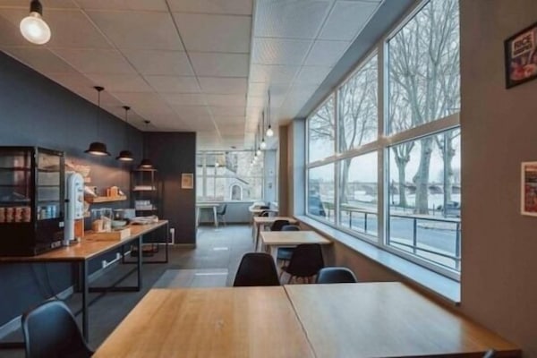 Daily continental breakfast (EUR 10 per person)