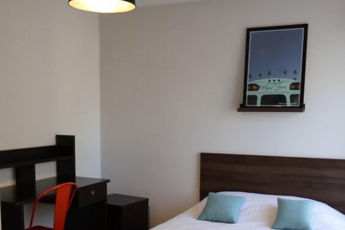 Klassiek appartement, 1 tweepersoonsbed, niet-roken, kitchenette | Geluiddichte muren, gratis wifi, beddengoed