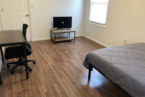 Private apartment with 3 bedrooms and 1 bathroom near Newark International Airport EWR and New York City