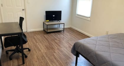 Private 3 bed, 1 bath apartment near EWR/NYC