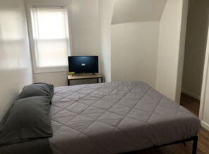 3 bedrooms, WiFi - Private 3 bed, 1 bath apartment near EWR/NYC, MetLife Stadium 30 mins (Newark)