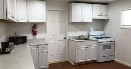 Private 3 bed, 1 bath apartment near EWR/NYC