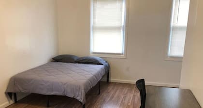 Private 3-bedroom apartment, minutes to Newark Airport EWR, NYC train nearby