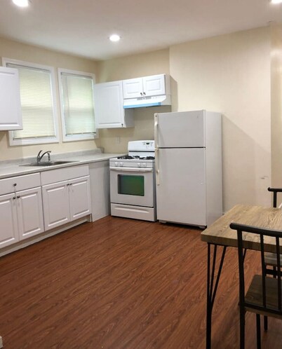 Spacious and private apartment with 3 bedrooms and 1 bathroom near Newark International Airport EWR and New York City