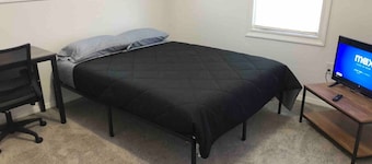 2-bed house, parking, near NYC train