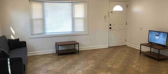 2-bed house, parking, near NYC train, MetLife Stadium FIFA World Cup 30 minutes